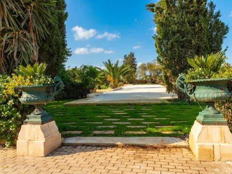 3 bed Villa For Sale in Zurrieq, Zurrieq - thumb 1