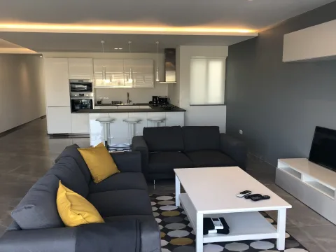 3 bed Apartment For Rent in Bahar ic-Caghaq, Bahar ic-Caghaq - thumb 2