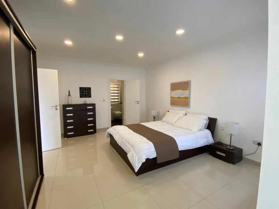 3 bed Apartment For Rent in Sliema, Sliema - thumb 9