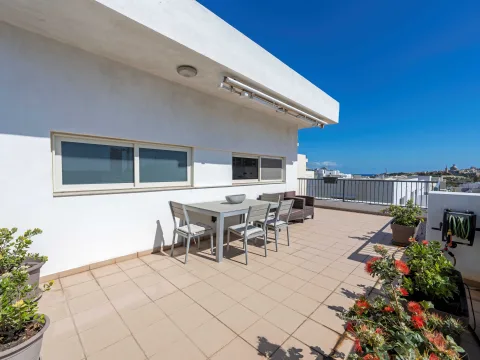 2 bed Penthouse For Rent in Gzira, Gzira - thumb 1