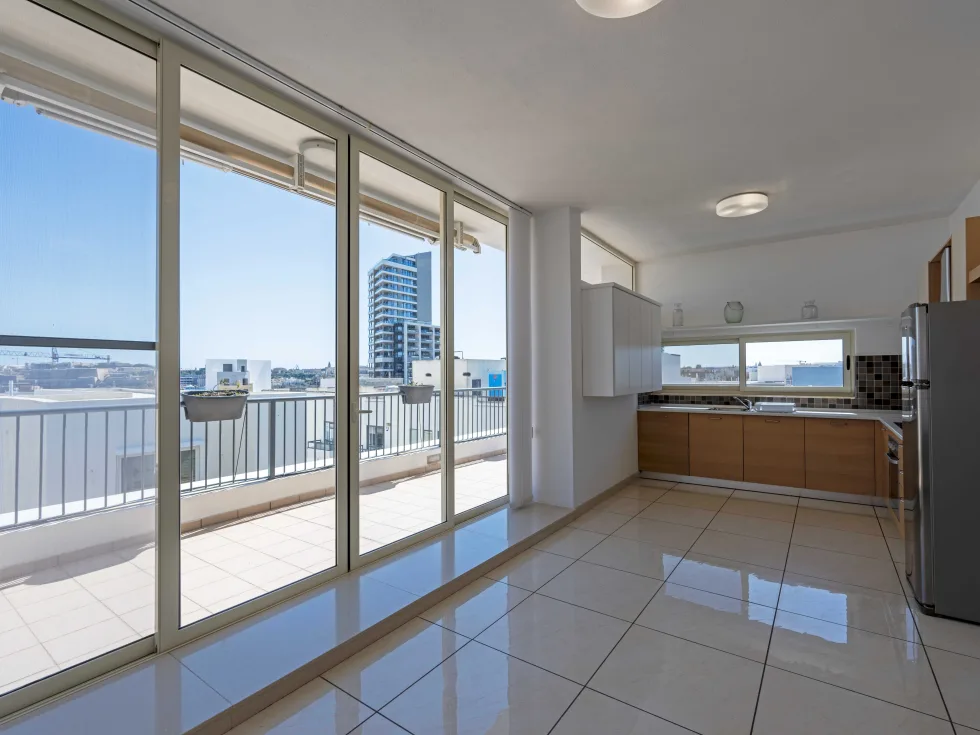 2 bed Penthouse For Rent in Gzira, Gzira - thumb 10
