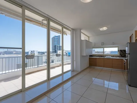 2 bed Penthouse For Rent in Gzira, Gzira - thumb 10