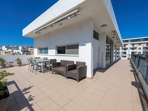 2 bed Penthouse For Rent in Gzira, Gzira - thumb 2