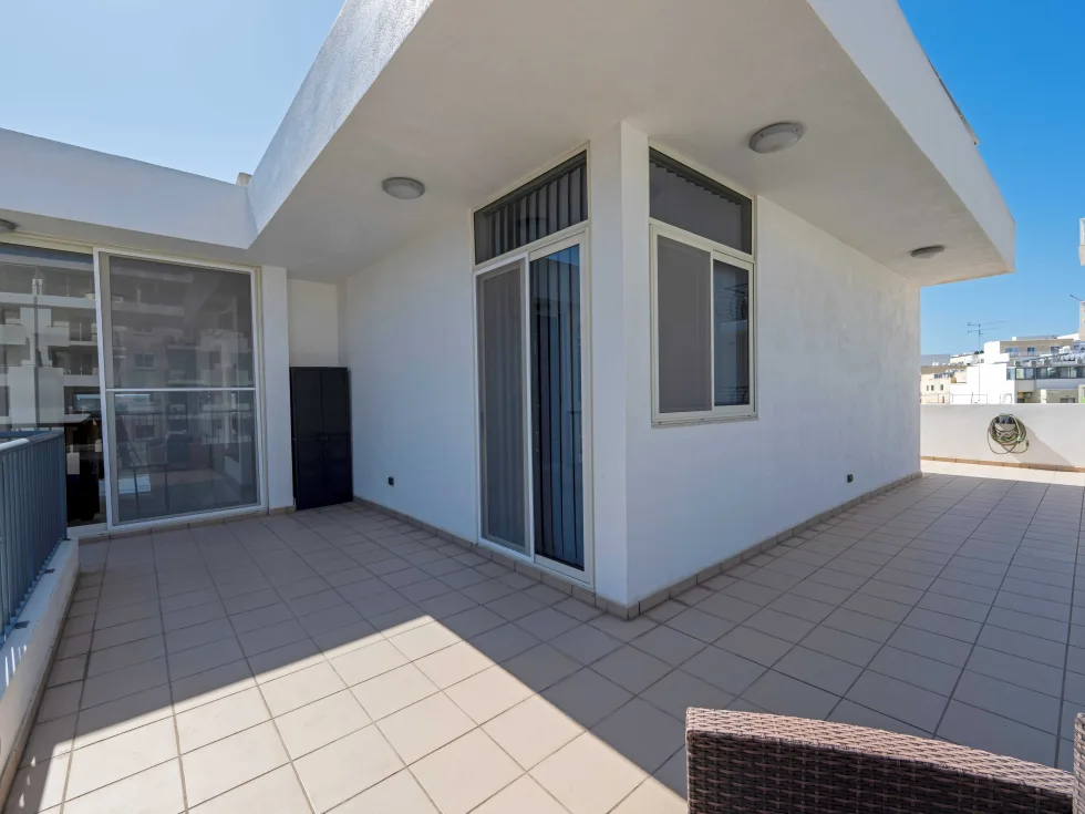 2 bed Penthouse For Rent in Gzira, Gzira - thumb 4