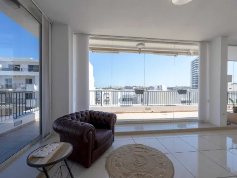 2 bed Penthouse For Rent in Gzira, Gzira - thumb 5