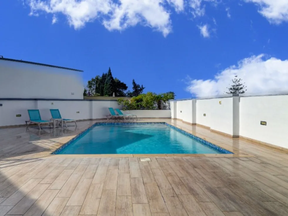 6 bed Villa For Rent in Naxxar, Naxxar - thumb 1