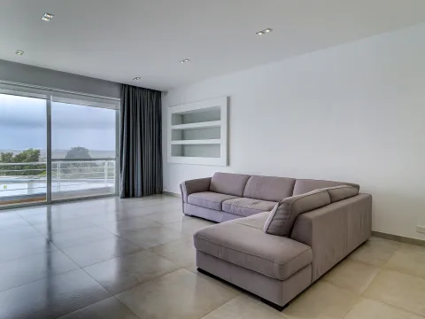 6 bed Villa For Rent in Naxxar, Naxxar - thumb 2