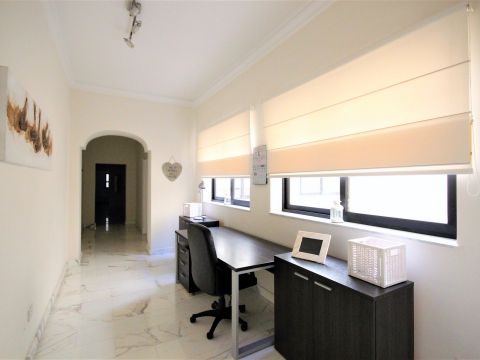 3 bed Apartment For Rent in Sliema, Sliema - thumb 8