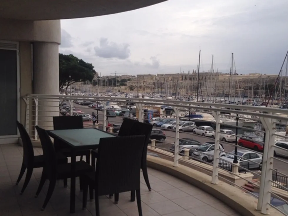 3 bed Apartment For Rent in Ta' Xbiex, Ta' Xbiex - thumb 1
