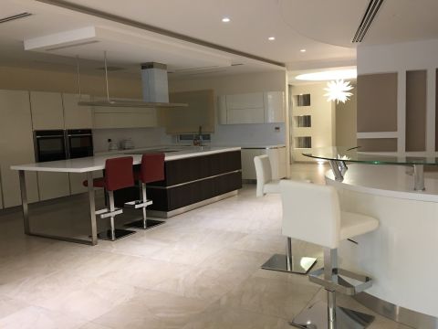3 bed Apartment For Rent in Ta' Xbiex, Ta' Xbiex - thumb 2