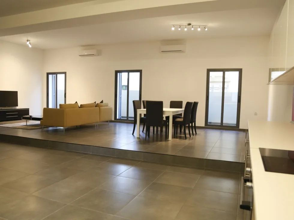 3 bed Apartment For Rent in Sliema, Sliema - thumb 3