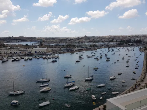 1 bed Penthouse For Rent in Gzira, Gzira - thumb 2