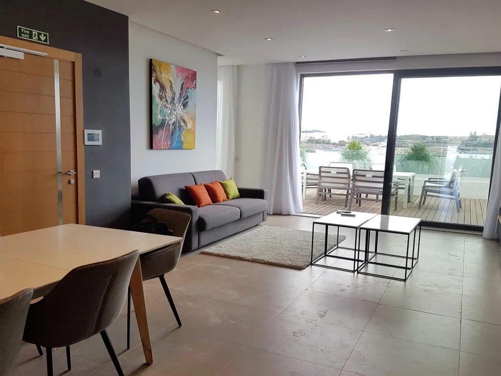 1 bed Penthouse For Rent in Gzira, Gzira - thumb 3