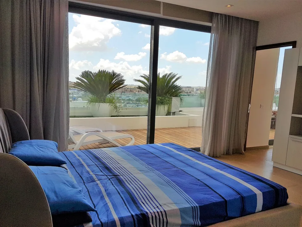 1 bed Penthouse For Rent in Gzira, Gzira - thumb 4