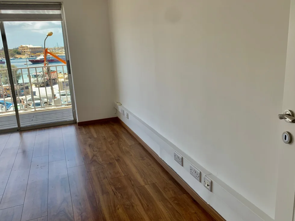 3 bed Apartment For Rent in Sliema, Sliema - thumb 10