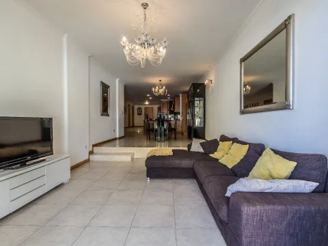 3 bed Apartment For Rent in St Julian's, St Julian's - thumb 3