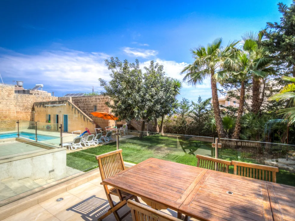 6 bed House of Character For Rent in Gharghur, Gharghur - thumb 1