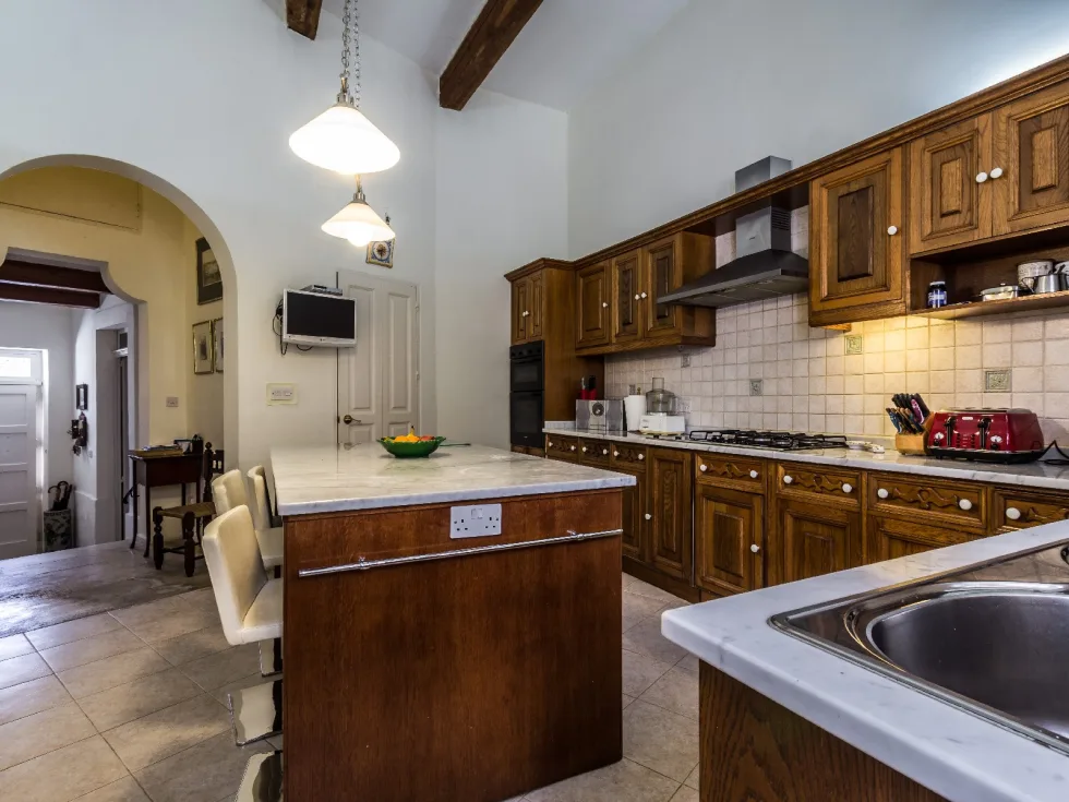 7 bed Town House For Sale in St Julian's, St Julian's - thumb 8