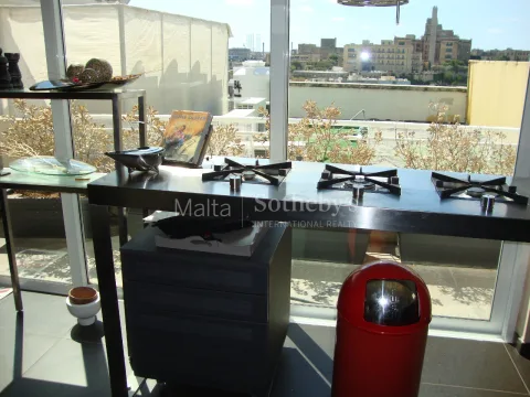 3 bed Penthouse For Rent in Ta' Xbiex, Ta' Xbiex - thumb 5