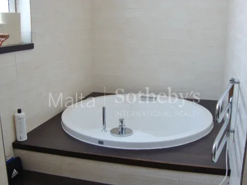 3 bed Penthouse For Rent in Ta' Xbiex, Ta' Xbiex - thumb 7