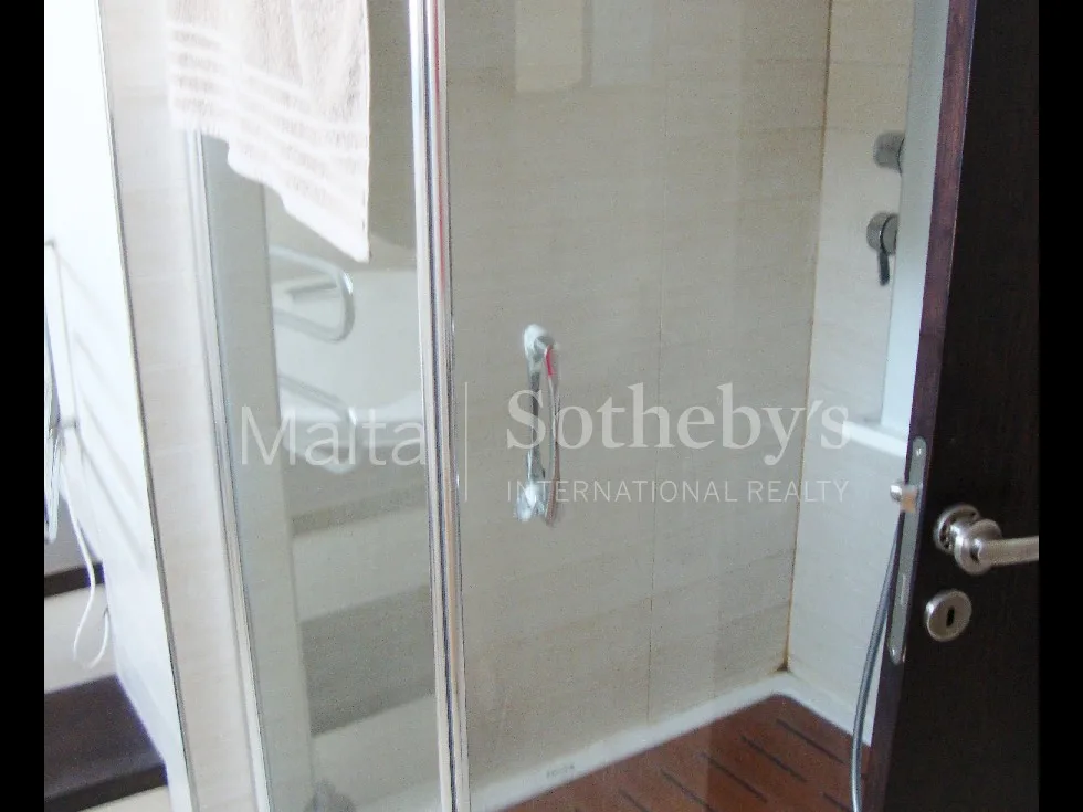 3 bed Penthouse For Rent in Ta' Xbiex, Ta' Xbiex - thumb 8