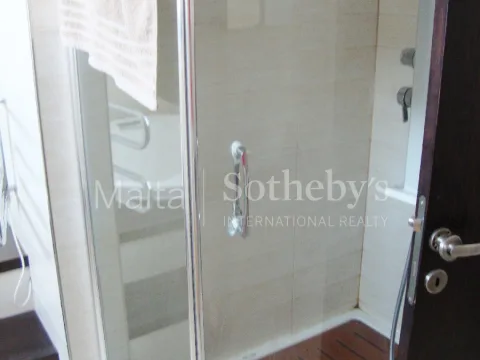 3 bed Penthouse For Rent in Ta' Xbiex, Ta' Xbiex - thumb 8