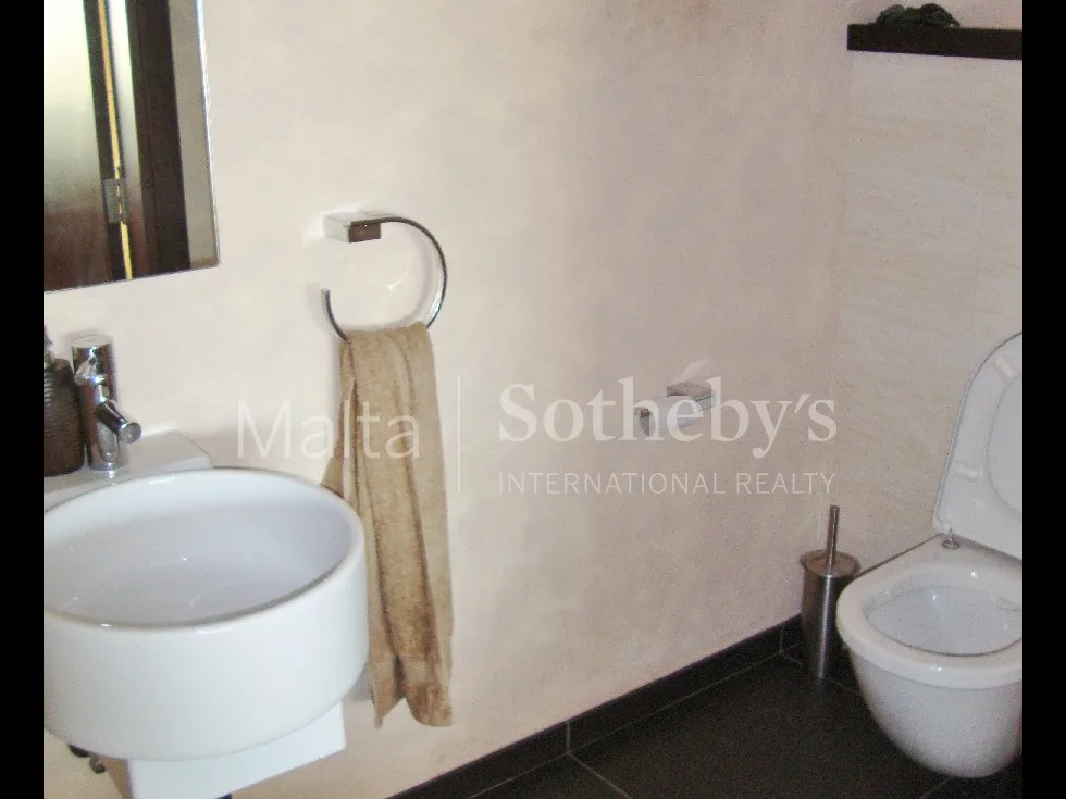 3 bed Penthouse For Rent in Ta' Xbiex, Ta' Xbiex - thumb 9