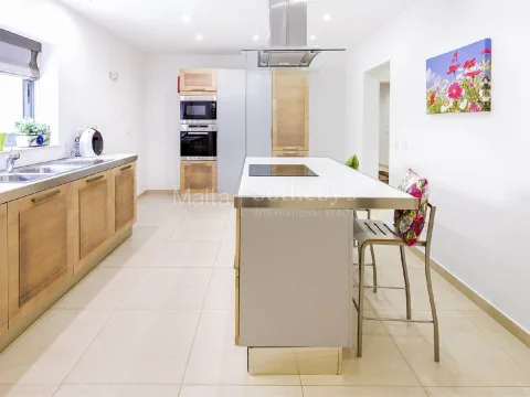 3 bed Apartment For Rent in Mellieha, Mellieha - thumb 8
