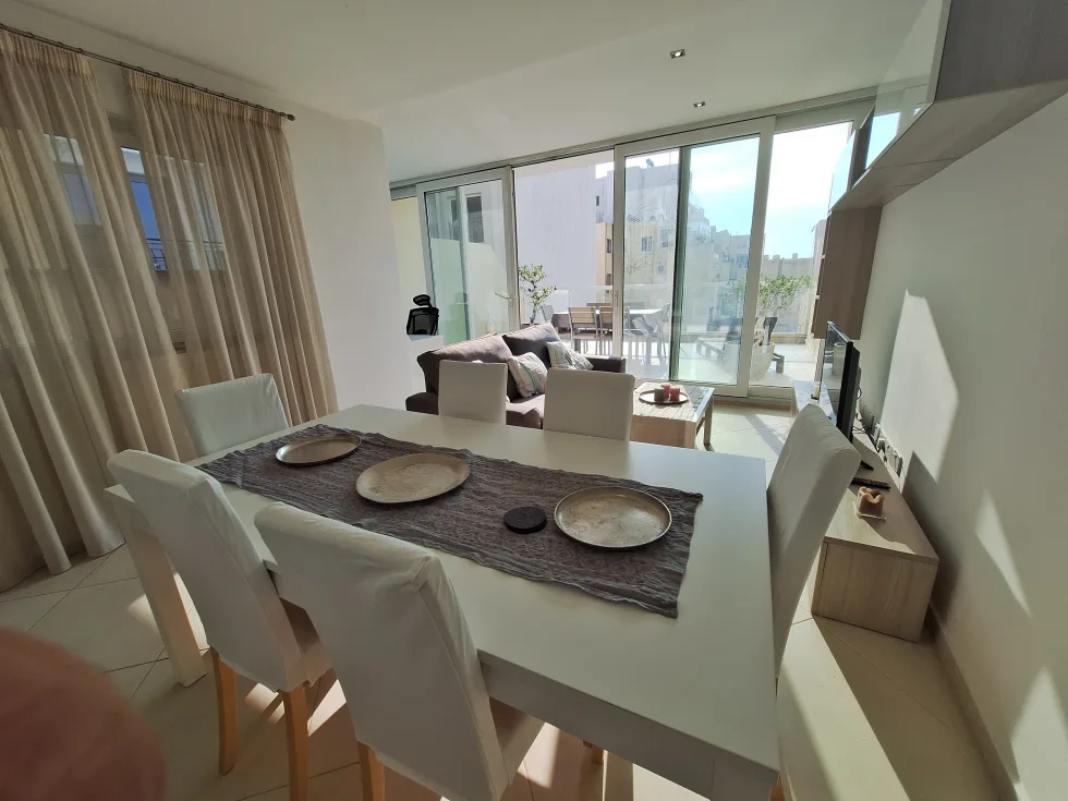 2 bed Penthouse For Rent in Sliema, Sliema - thumb 2