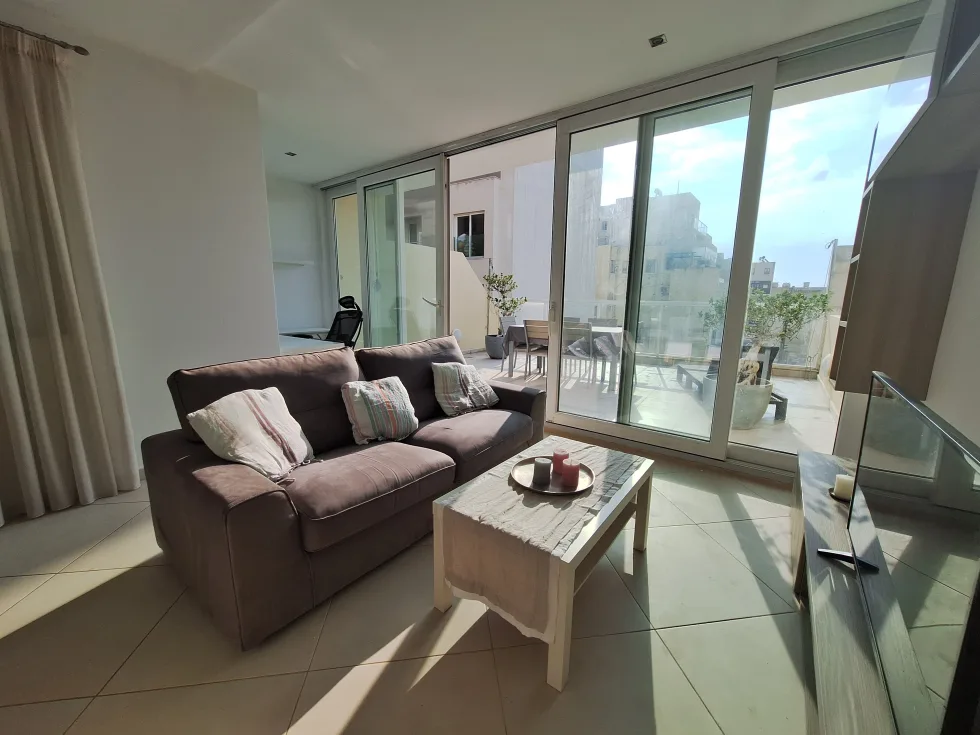 2 bed Penthouse For Rent in Sliema, Sliema - thumb 3