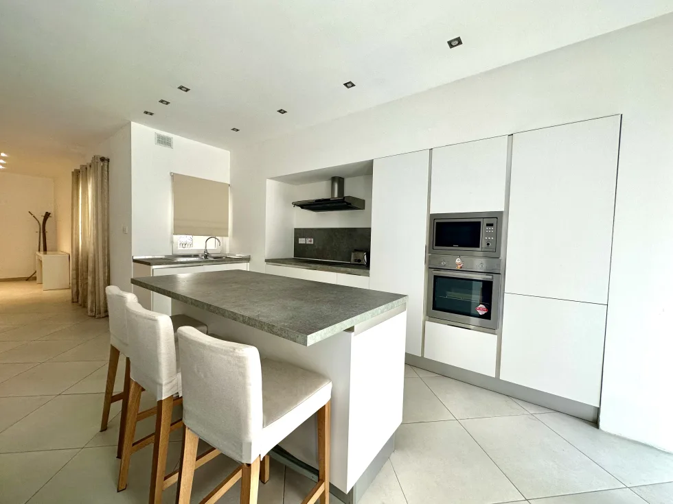 3 bed Apartment For Rent in Sliema, Sliema - thumb 4