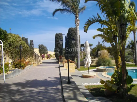 3 bed Farmhouse For Sale in Birzebbugia, Birzebbugia - thumb 2