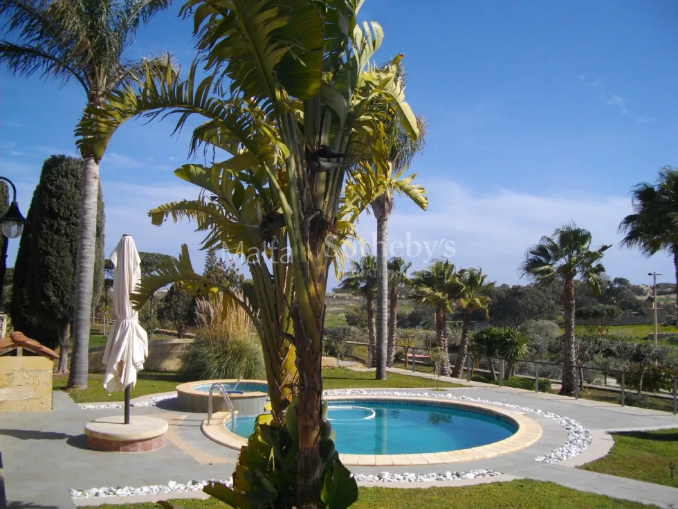 3 bed Farmhouse For Sale in Birzebbugia, Birzebbugia - thumb 3