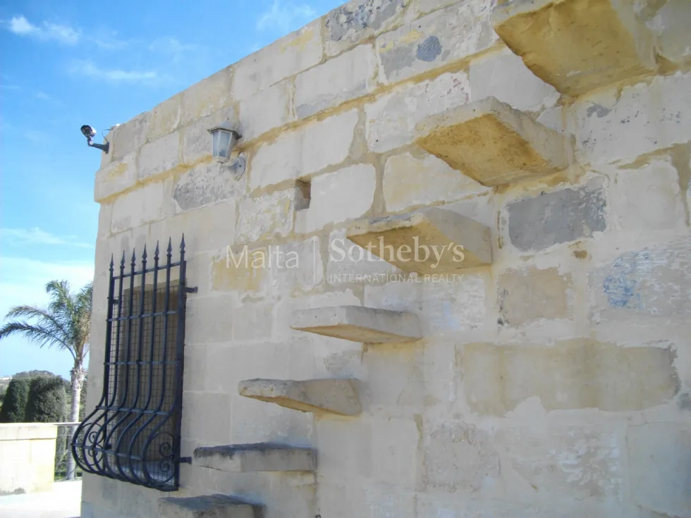 3 bed Farmhouse For Sale in Birzebbugia, Birzebbugia - thumb 6