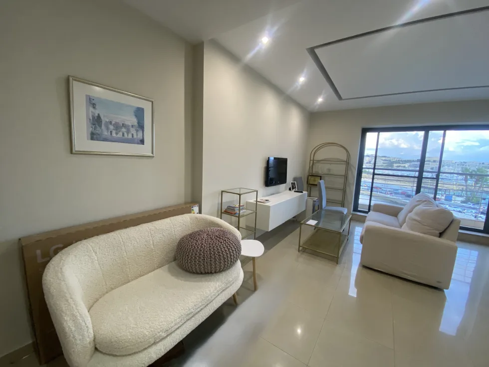 2 bed Apartment For Rent in Gzira, Gzira - thumb 1