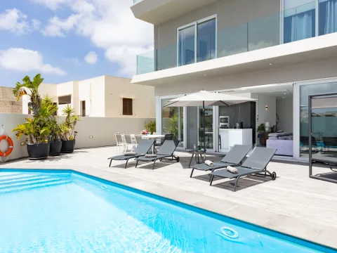 6 bed Villa For Rent in St Julian's, St Julian's - thumb 1