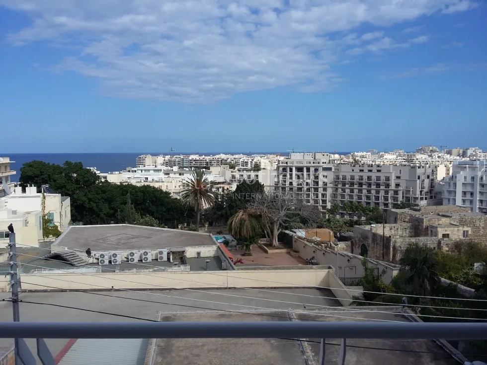 3 bed Apartment For Rent in St Julian's, St Julian's - thumb 2