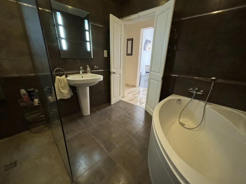 3 bed Apartment For Rent in Sliema, Sliema - thumb 9