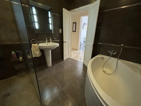 3 bed Apartment For Rent in Sliema, Sliema - thumb 9