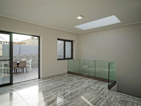 3 bed Town House For Rent in Sliema, Sliema - thumb 6