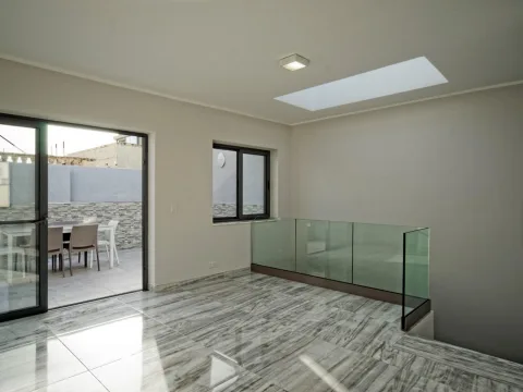 3 bed Town House For Rent in Sliema, Sliema - thumb 6