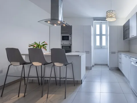 4 bed Apartment For Rent in Sliema, Sliema - thumb 1