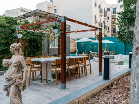 8 bed Town House For Rent in St Julian's, St Julian's - thumb 1