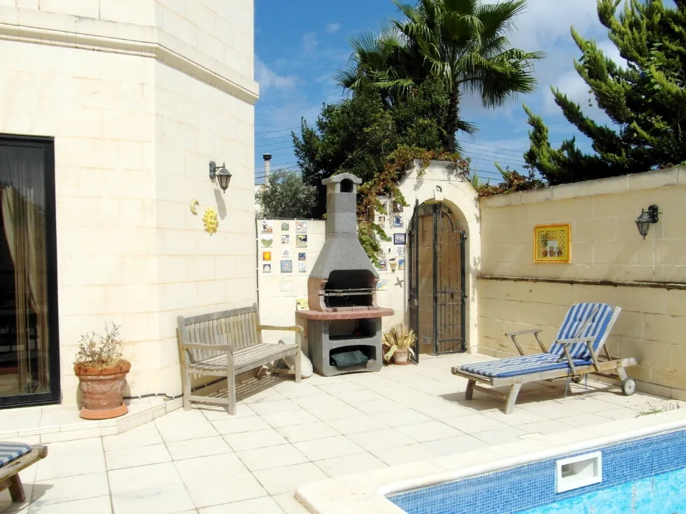 3 bed Villa For Rent in Attard, Attard - thumb 1