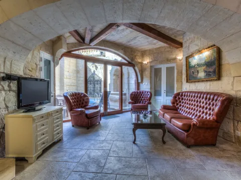 3 bed House of Character For Rent in Zebbug, Zebbug - thumb 3