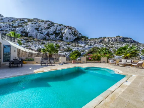 6 bed Villa For Rent in Bahar ic-Caghaq, Bahar ic-Caghaq - thumb 1