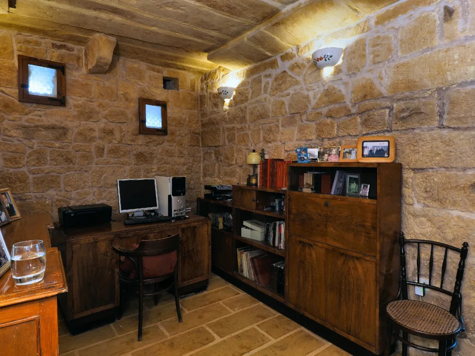 4 bed Farmhouse For Rent in Swatar, Swatar - thumb 10