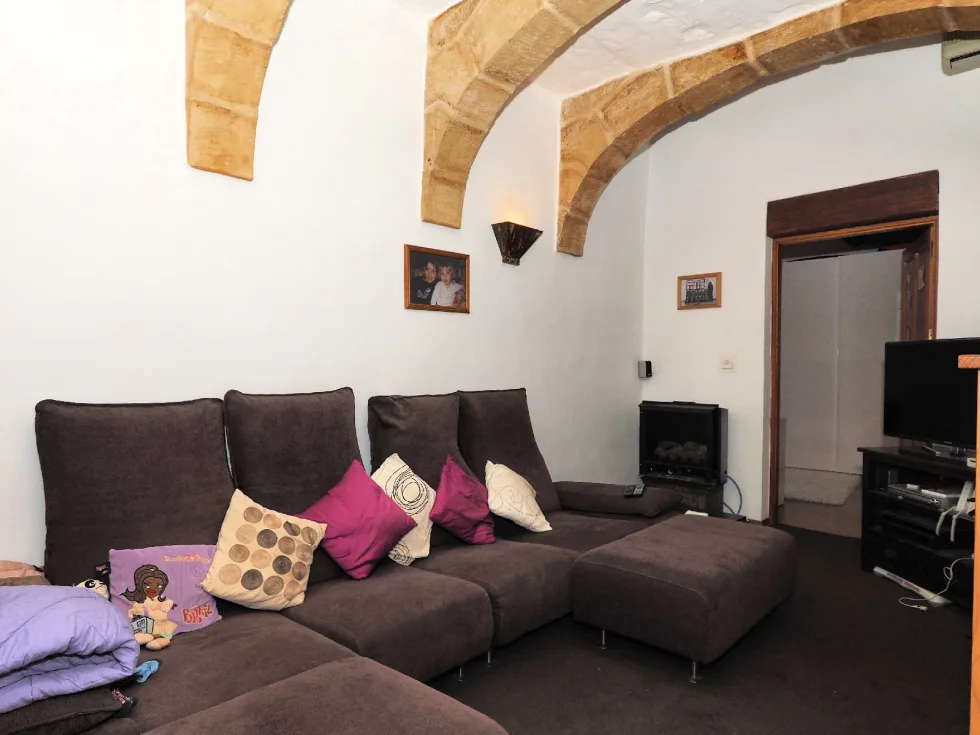 4 bed Farmhouse For Rent in Swatar, Swatar - thumb 12