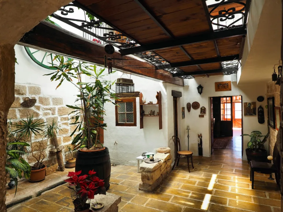 4 bed Farmhouse For Rent in Swatar, Swatar - thumb 2