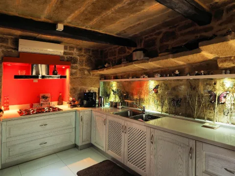 4 bed Farmhouse For Rent in Swatar, Swatar - thumb 5